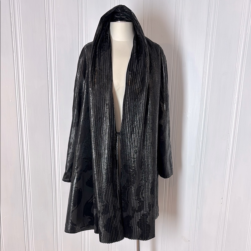 MYCRA PAC Life Reversible Black Pleated Hood Statement Coat - Size M/L